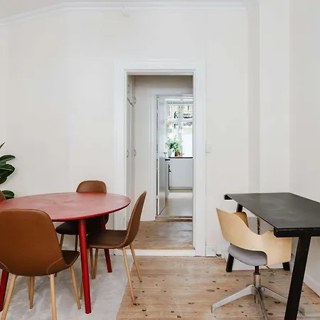 2br 1 Min From S-train Lejlighed København