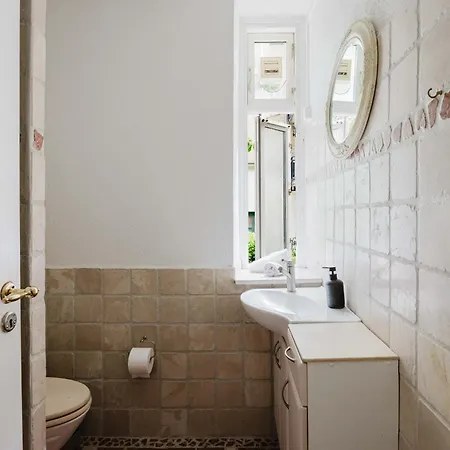 2br 1 Min From S-train Copenaghen