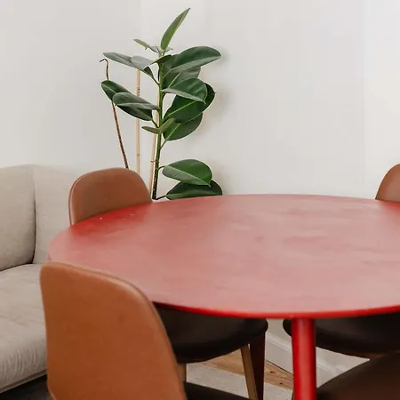 Lejlighed 2br 1 Min From S-train *