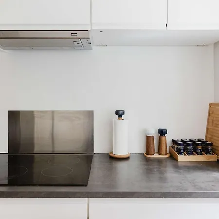 2br 1 Min From S-train