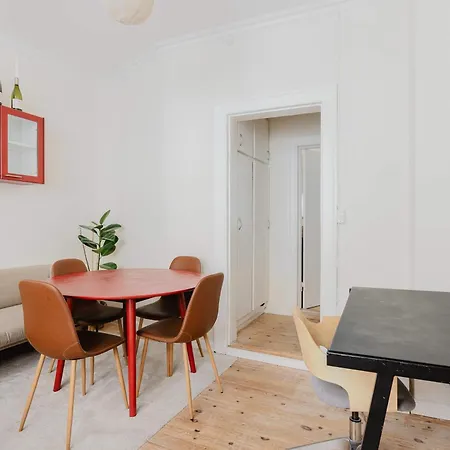 2br 1 Min From S-train *